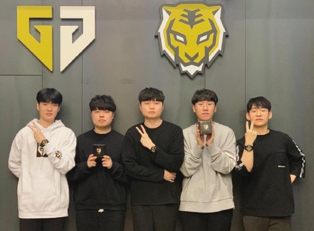 受采访时曾 受采访时曾